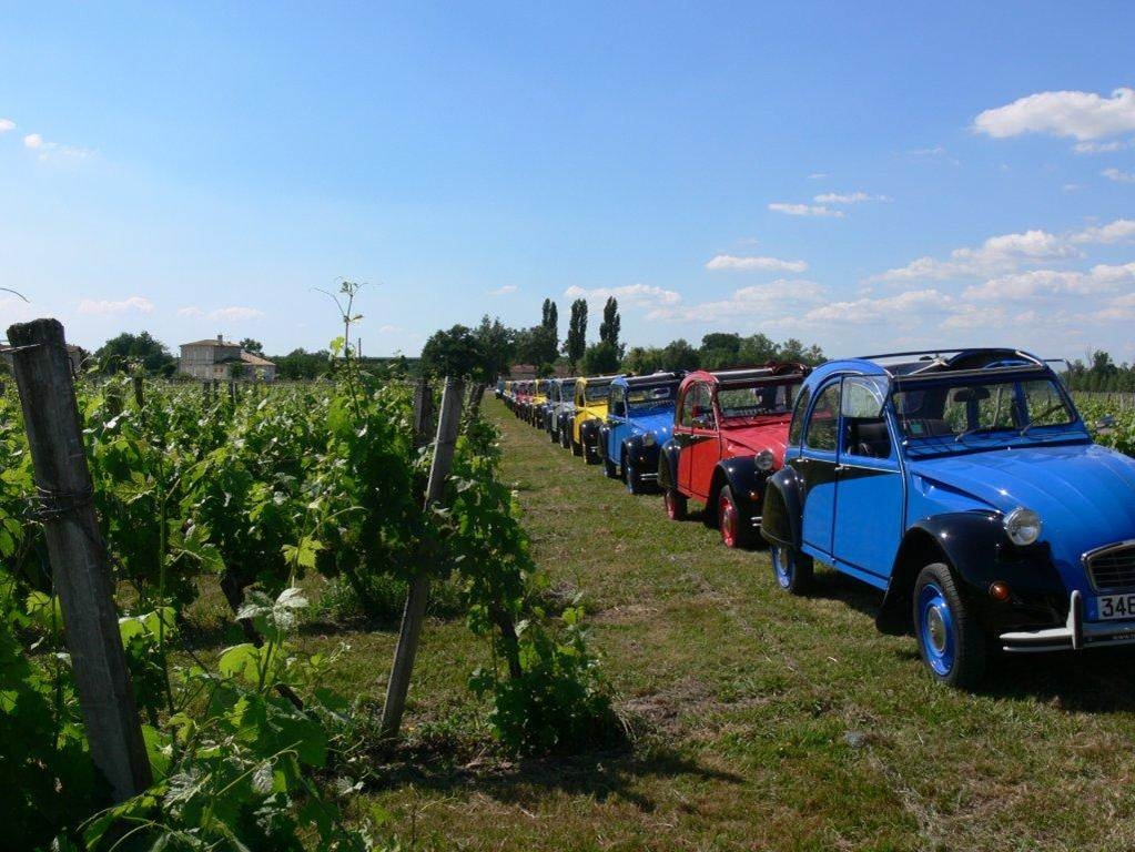 Visiter le vignoble bordelais en 2CV