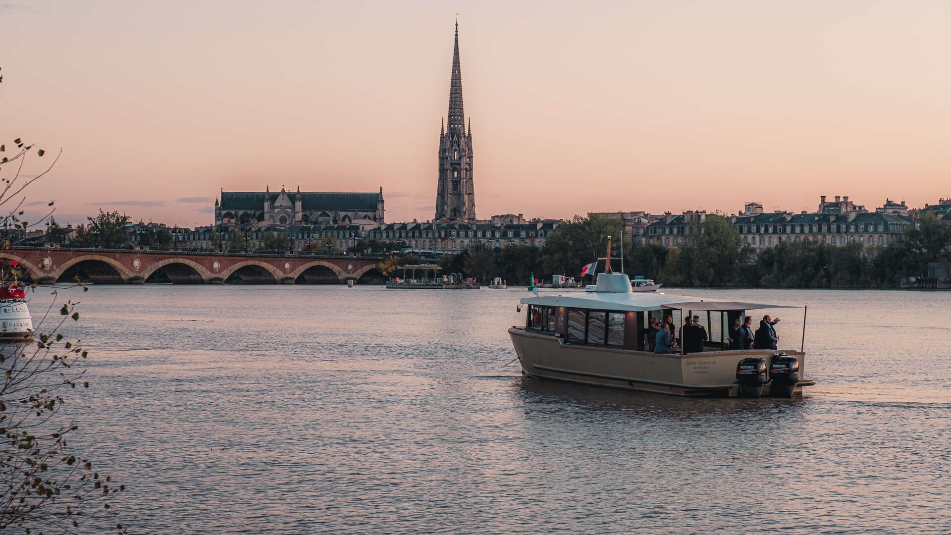 The river Garonne by boat | Bordeaux Tourism & Conventions