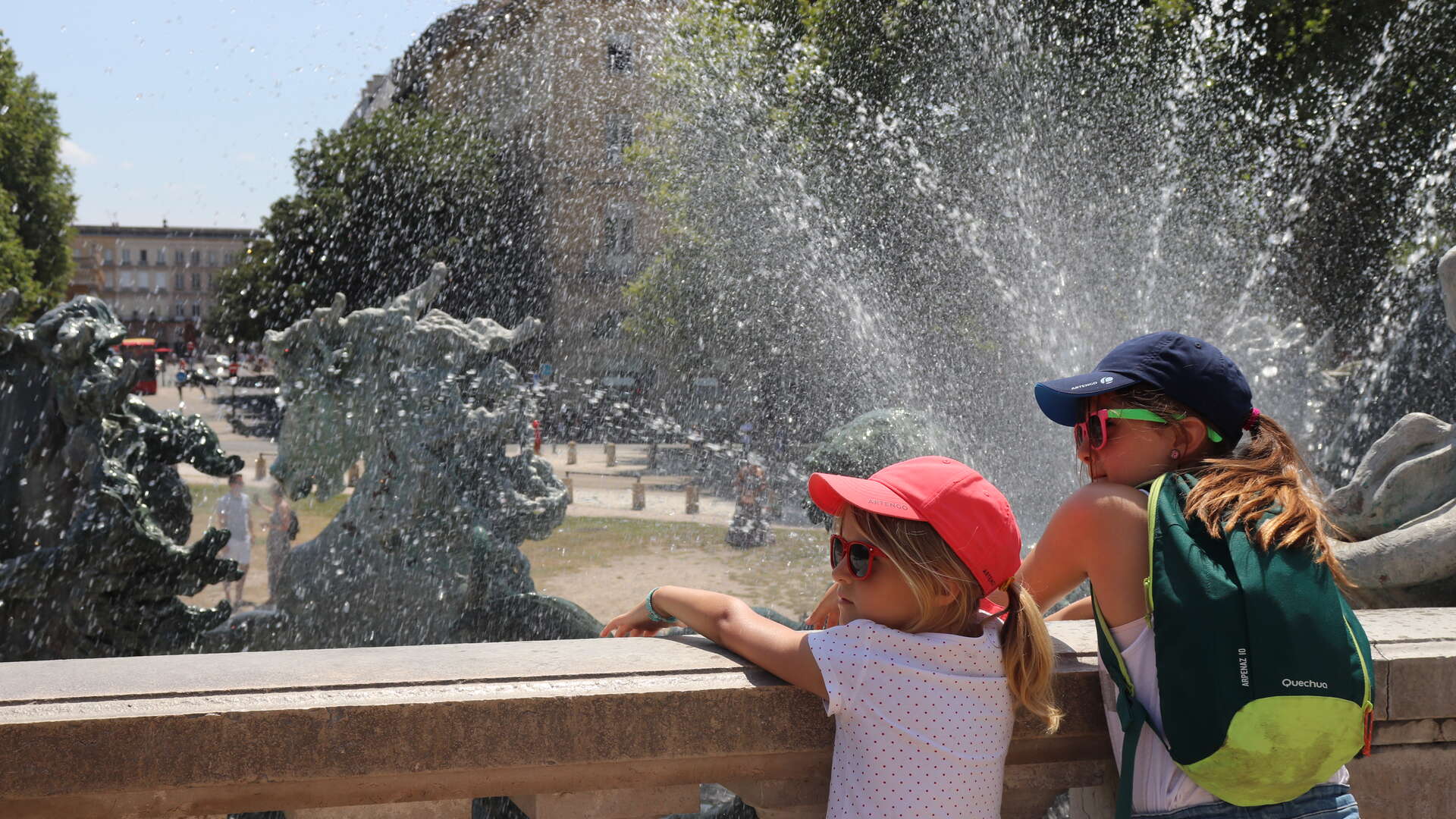 Enfants à la Fontaine des Girondins