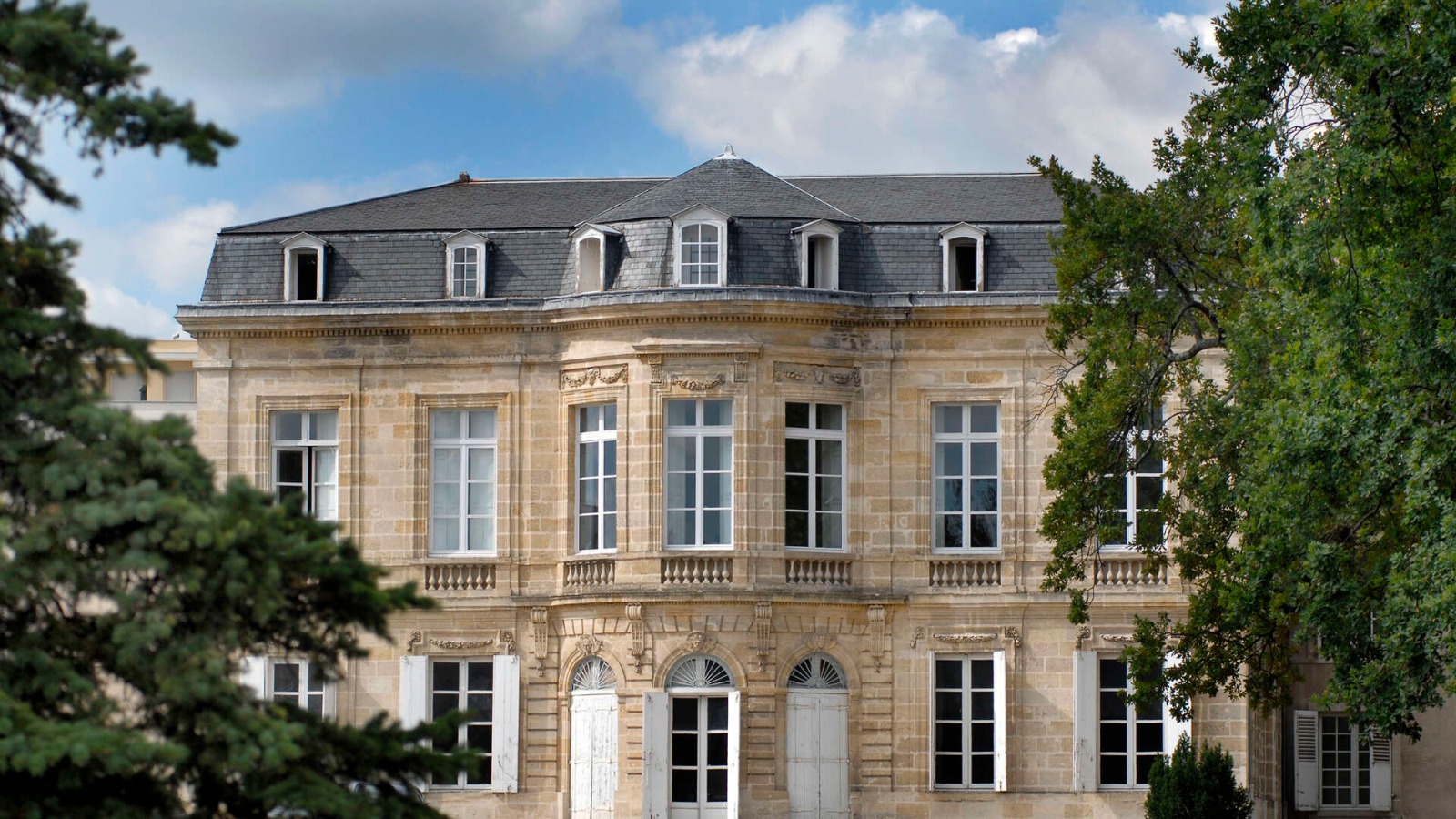 Bordeaux chateau on sale
