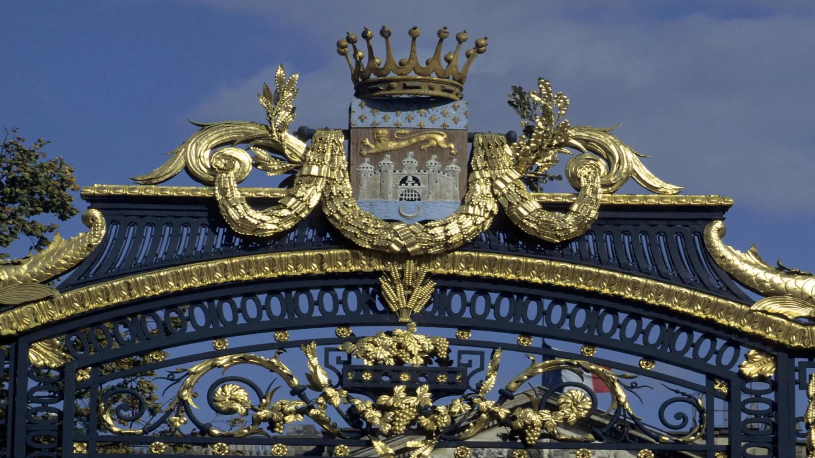 Gilded decoration of Bordeaux's Palais Rohan featuring a crown, three-tower coat of arms and baroque ornaments