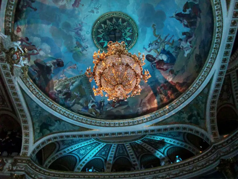 Overhead view of the Grand Theatre of Bordeaux dome featuring mythological frescoes in blue tones with a golden chandelier at the center