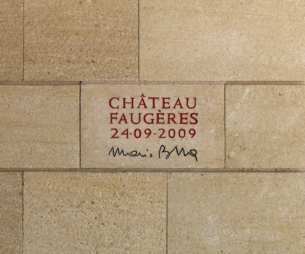 Commemorative stone plaque of Château Faugères dated 24.09.2009 with signature, located in Bordeaux
