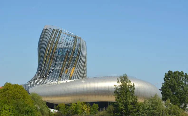 Thomas Jefferson Auditorium at the Cité du Vin in Bordeaux, featuring a futuristic metallic structure shaped like a wine glass with an inclined striped tower.