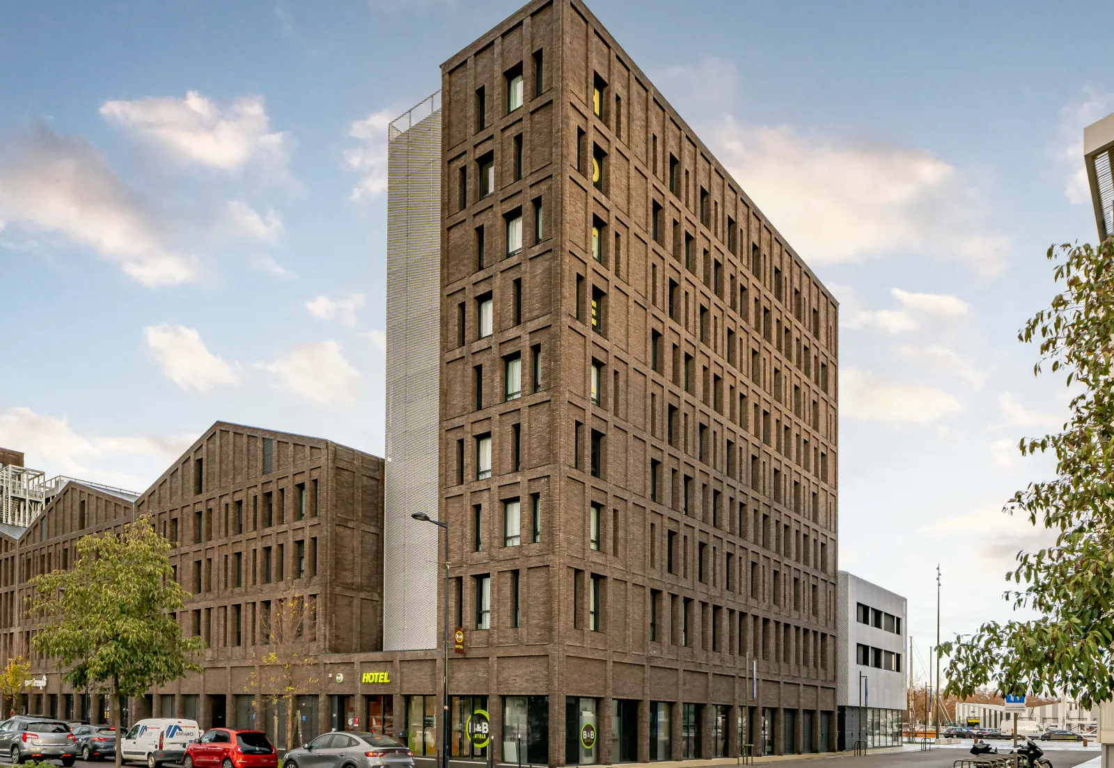 B&B Hotel Bordeaux Bassins-à-Flot, a modern brick building with regular window facade located in the Bassins-à-Flot district of Bordeaux