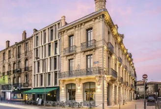 Facade of the Mercure Bordeaux Gare Atlantic Hotel, a Haussmann-style stone building with ground floor terrace, located in Bordeaux.