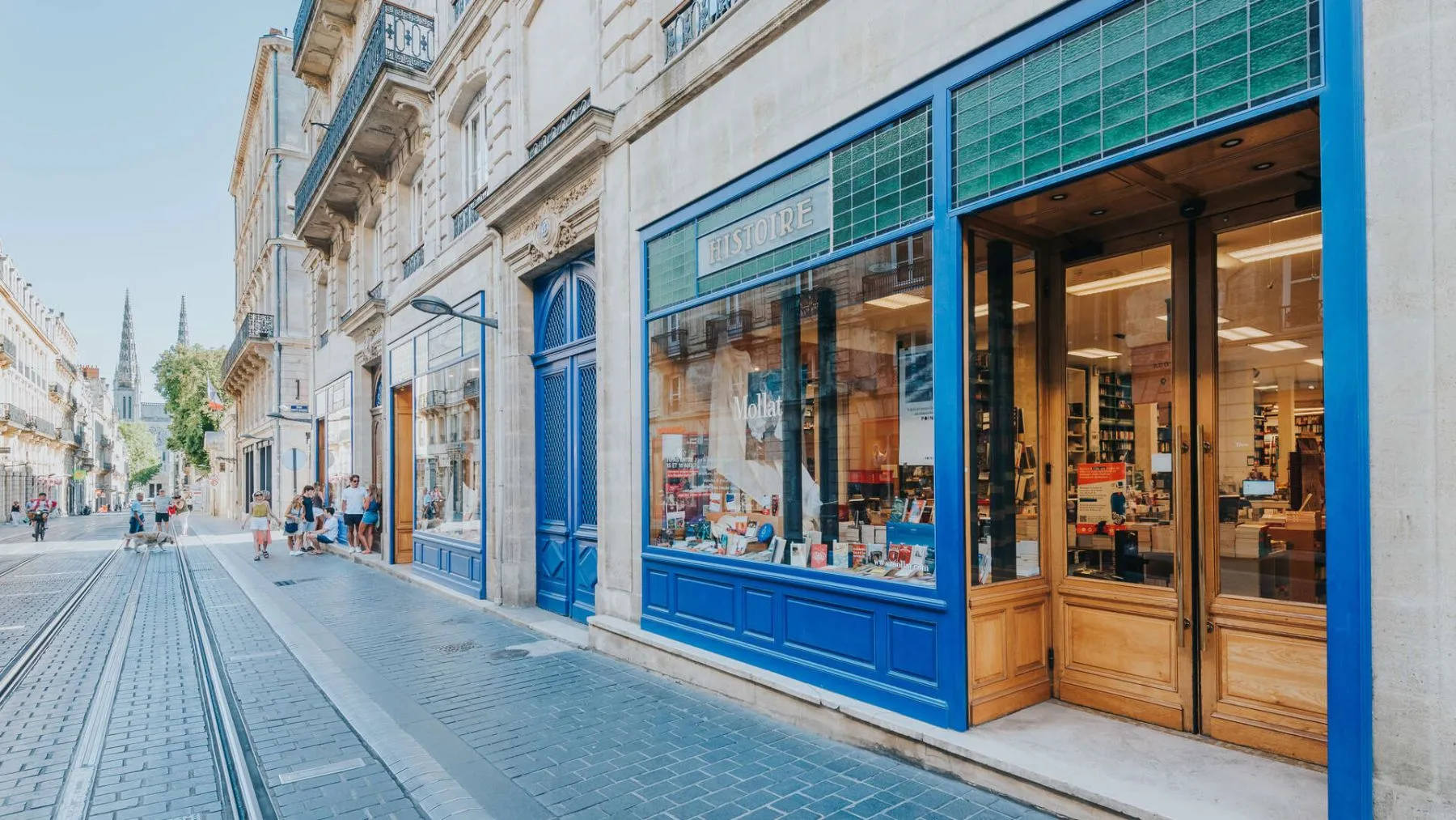 shops open on sundays in Bordeaux