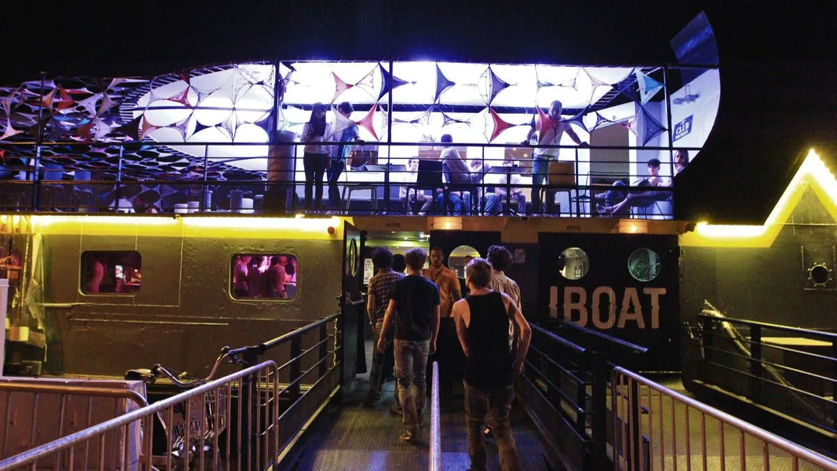 L'entrée de l'Iboat à Bassins à Flot
