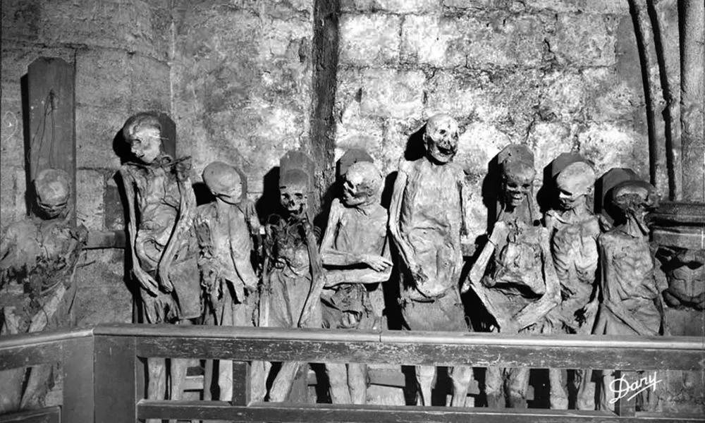 monuments with unusual stories in bordeaux