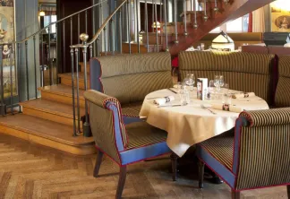 Restaurant - Le Bordeaux Cette photo met en avant une table dressée du restaurant Le Bordeaux